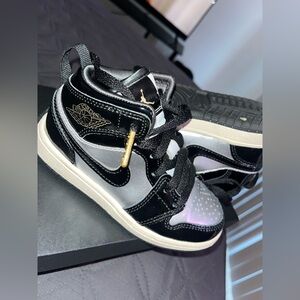 Nike Kids Black and Silver Sneakers